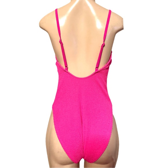 Good American Always Fits One
Piece Swimsuit Large NWT - Picture 3 of 10